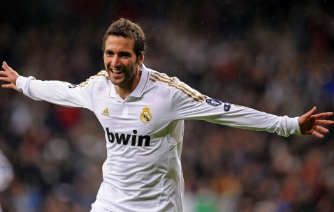 爱游戏-澳网最新形势：纽约尼克斯高居榜首，新疆男篮强势追赶，冠军归属成迷