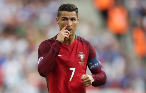 爱游戏-羽毛球赛场焦点！法国队对阵英格兰队，体能极限考验，赛场硬仗一触即发