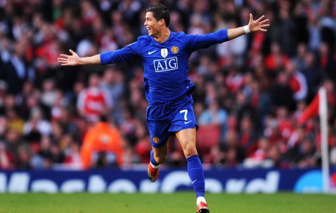 爱游戏-电竞赛场焦点！西班牙队对阵意大利队，战术博弈精彩纷呈，教练斗智斗勇